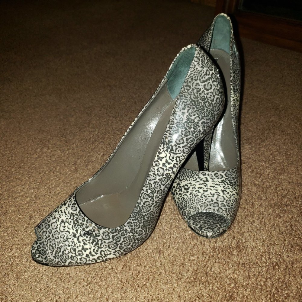Bally italian leather peep toe pump